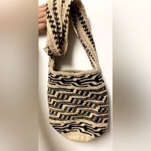 Colombian Sierra Nevada Arhuaco hand crocheted sheep’s wool handbag